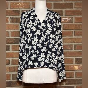 Ann Taylor Womens sz M Top Blue Floral Faux Wrap V Neck Hi-Low